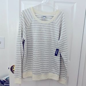 New with tags.. gray and white light pull over sweater shirt